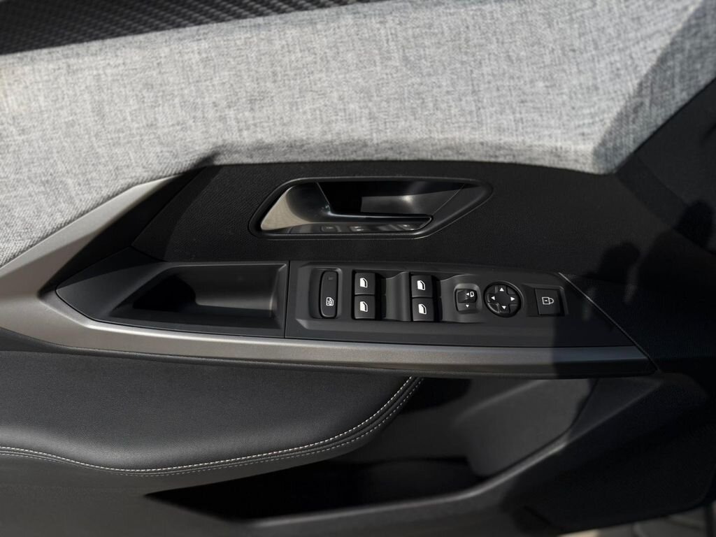 Peugeot 3008 SUV / Terénní 1,2 l 107 kw