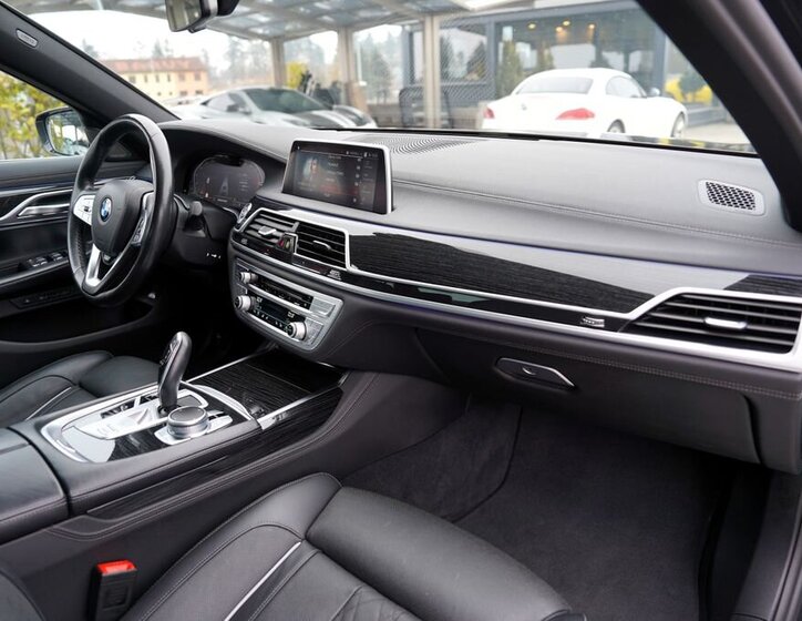 BMW Řada 7 Sedan 3,0 l 210 kw