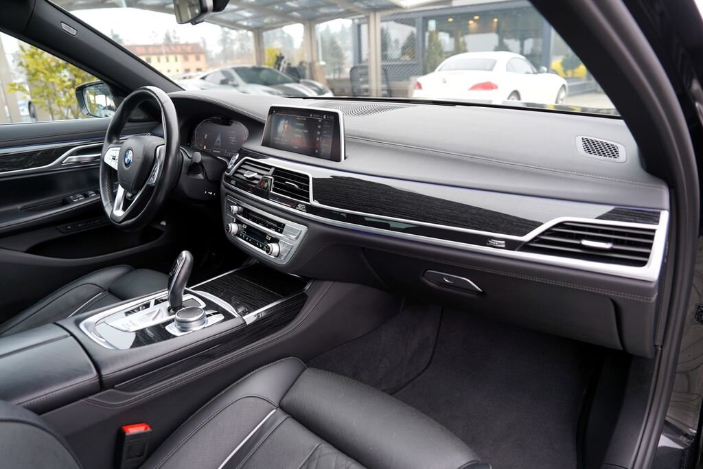 BMW Řada 7 Sedan 3,0 l 210 kw