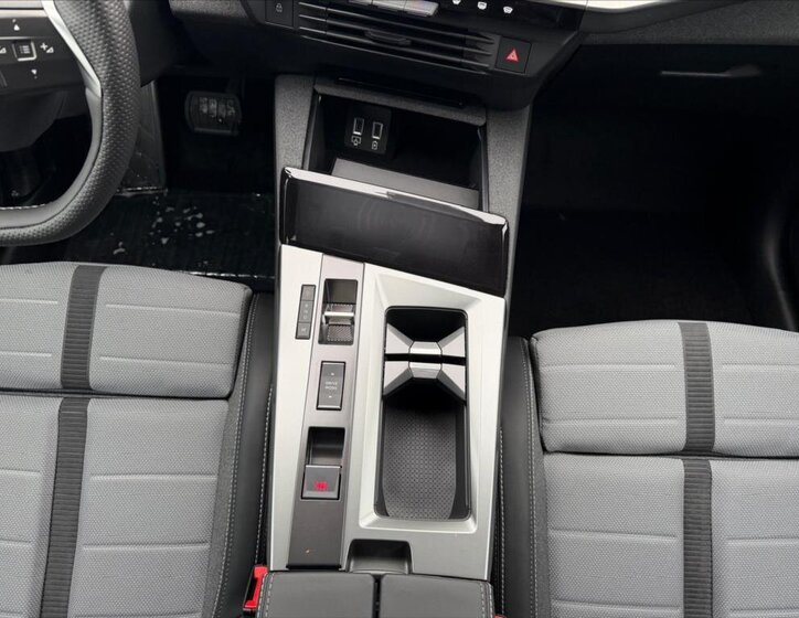 Opel Grandland SUV / Terénní 1,2 l 107 kw