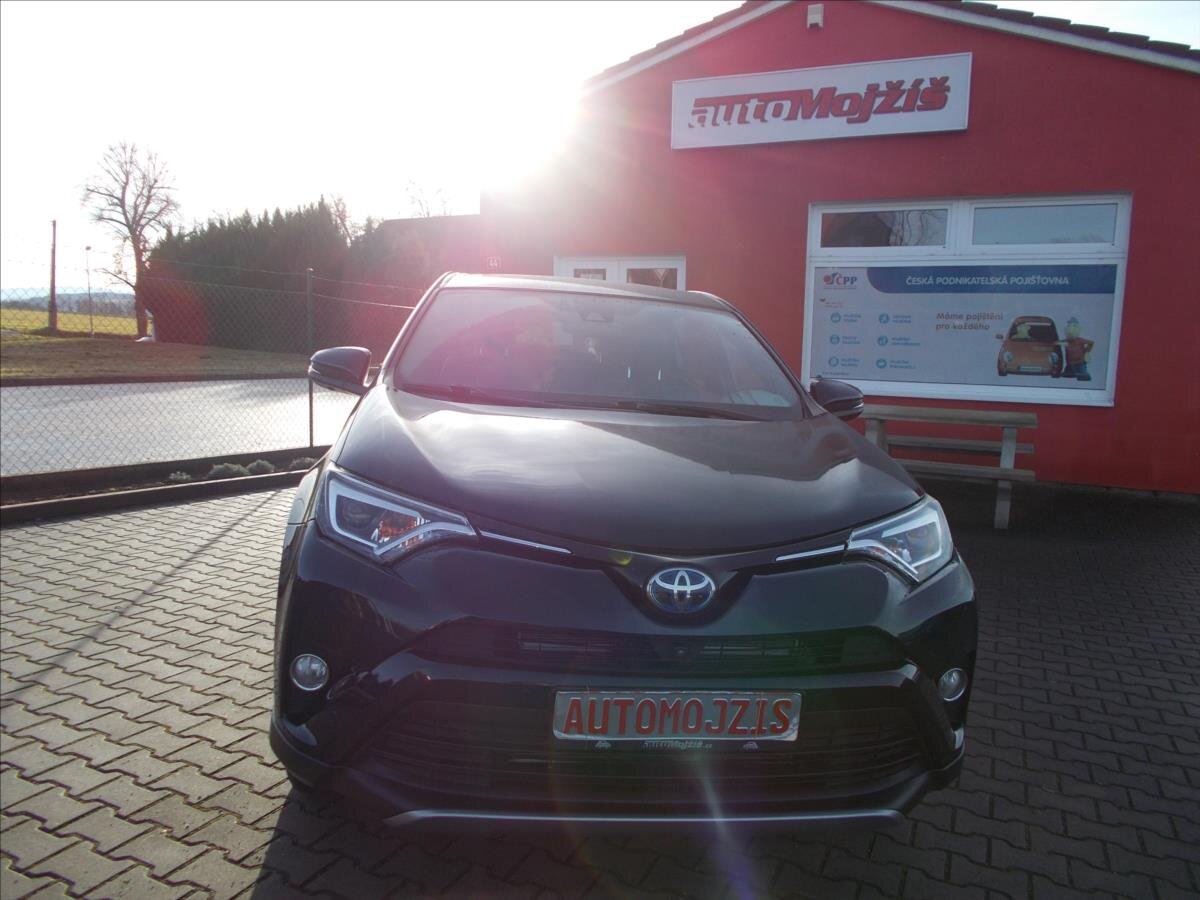 Toyota RAV4 SUV 2,5 l 114 kw