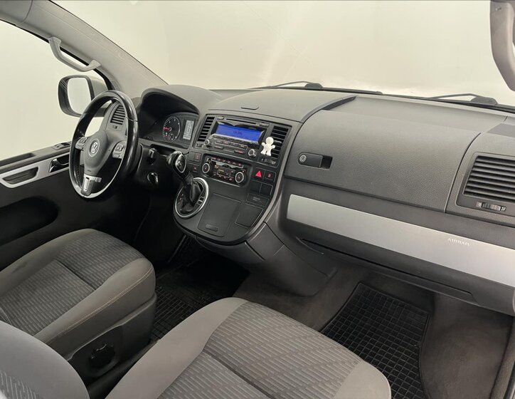 Volkswagen Multivan 17