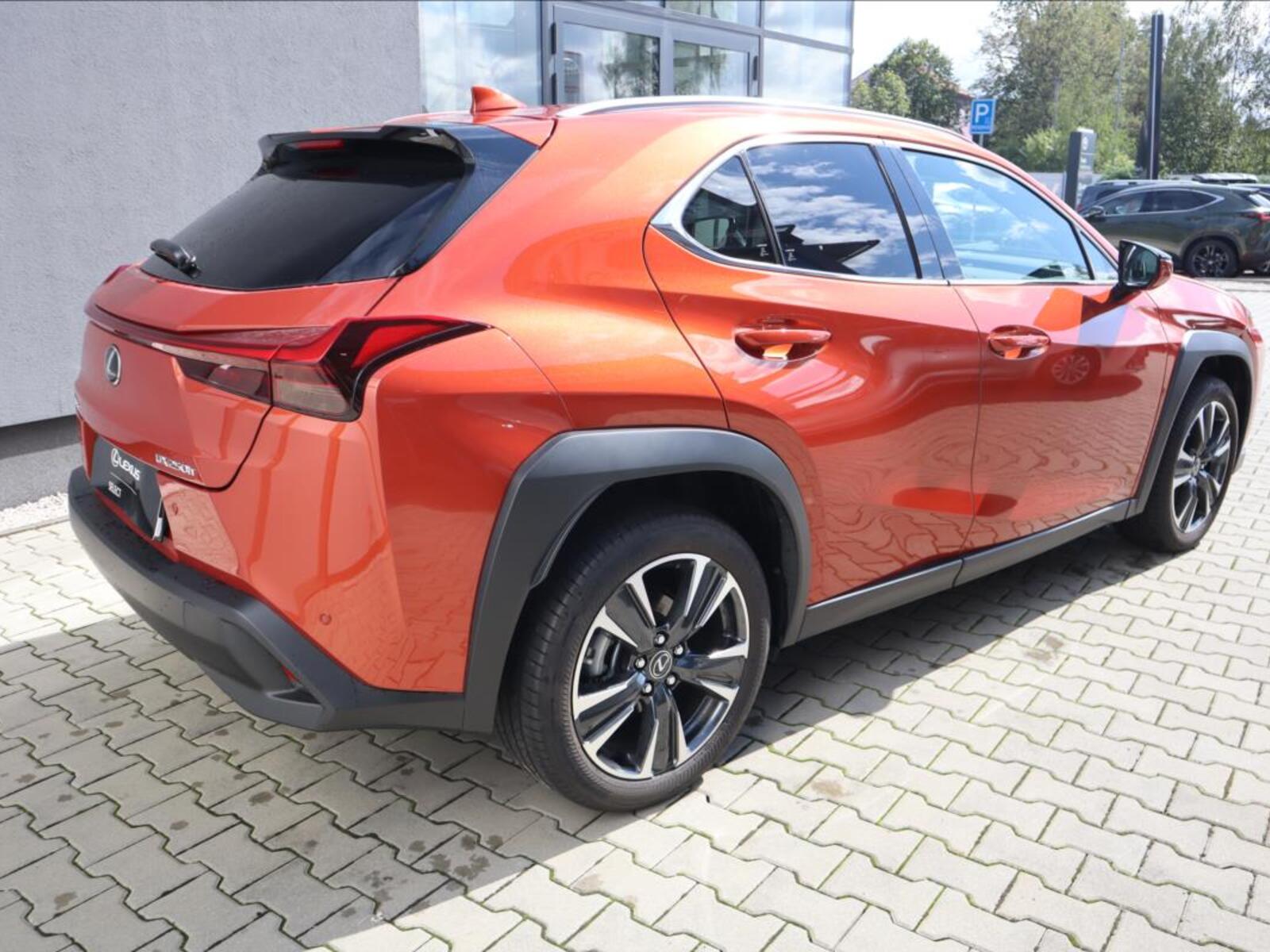 Lexus UX 250h 8