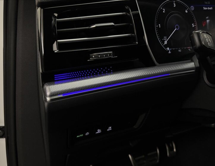 Volkswagen Touareg 8