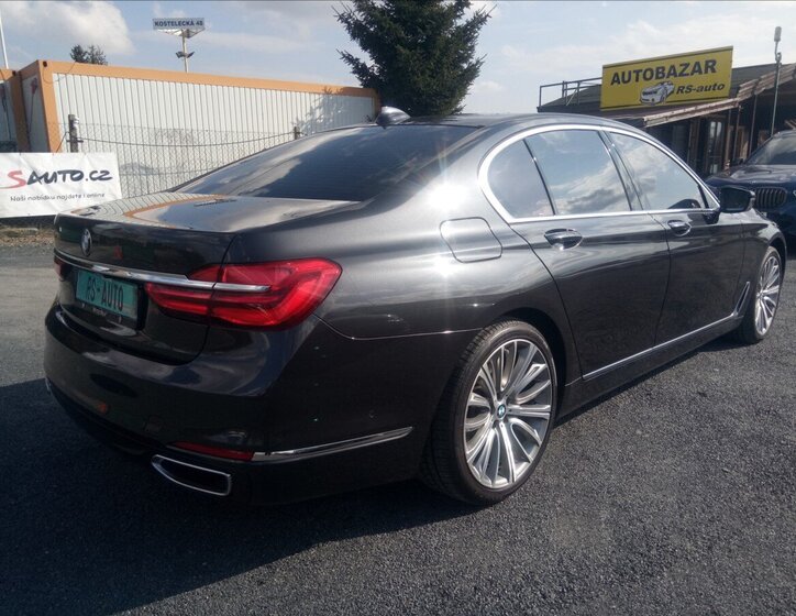 BMW Řada 7 Sedan / Limuzína 3,0 l 235 kw