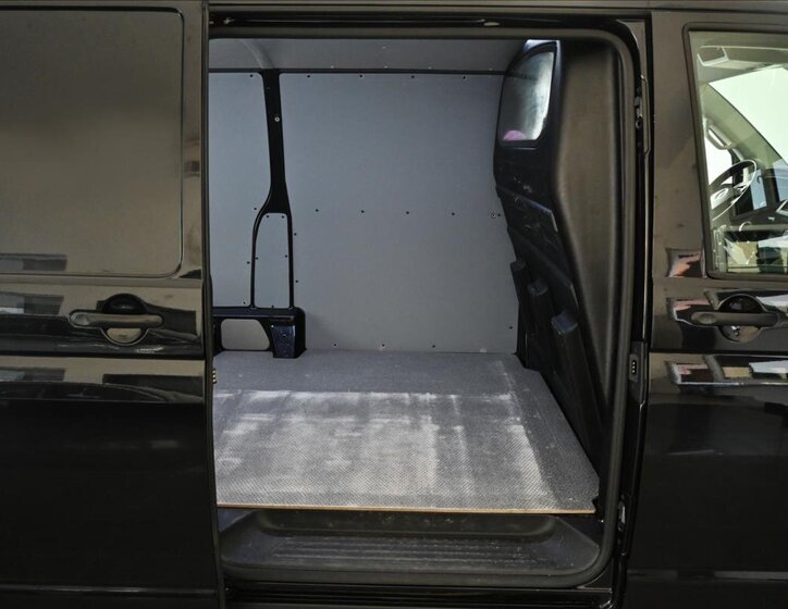 Volkswagen Transporter Skříň 2,0 l 75 kw