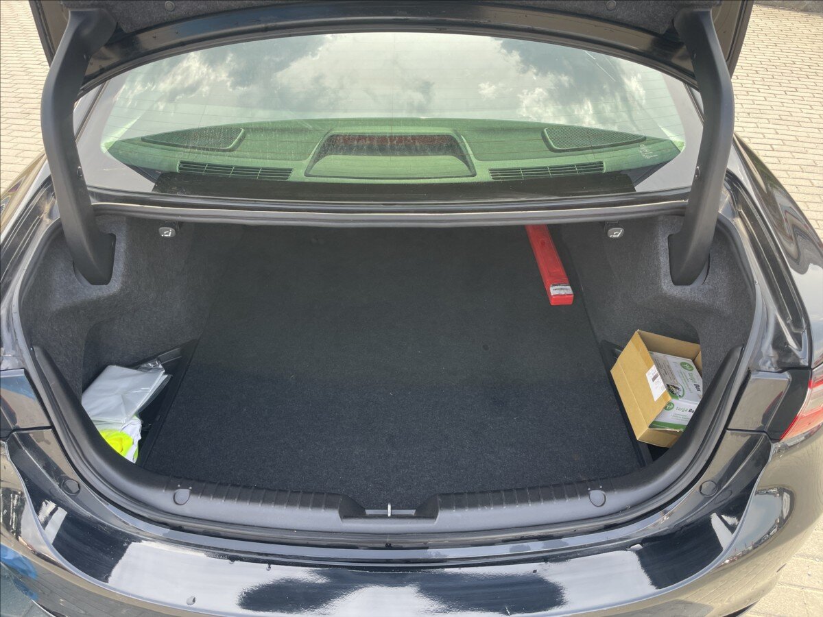 Mazda 6 Sedan / Limuzína 2,0 l 121 kw