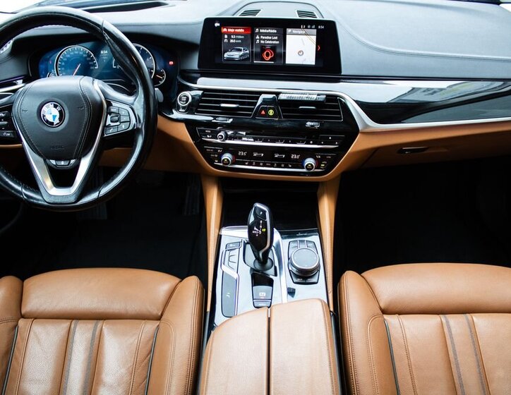 BMW Řada 5 Kombi 3,0 l 195 kw