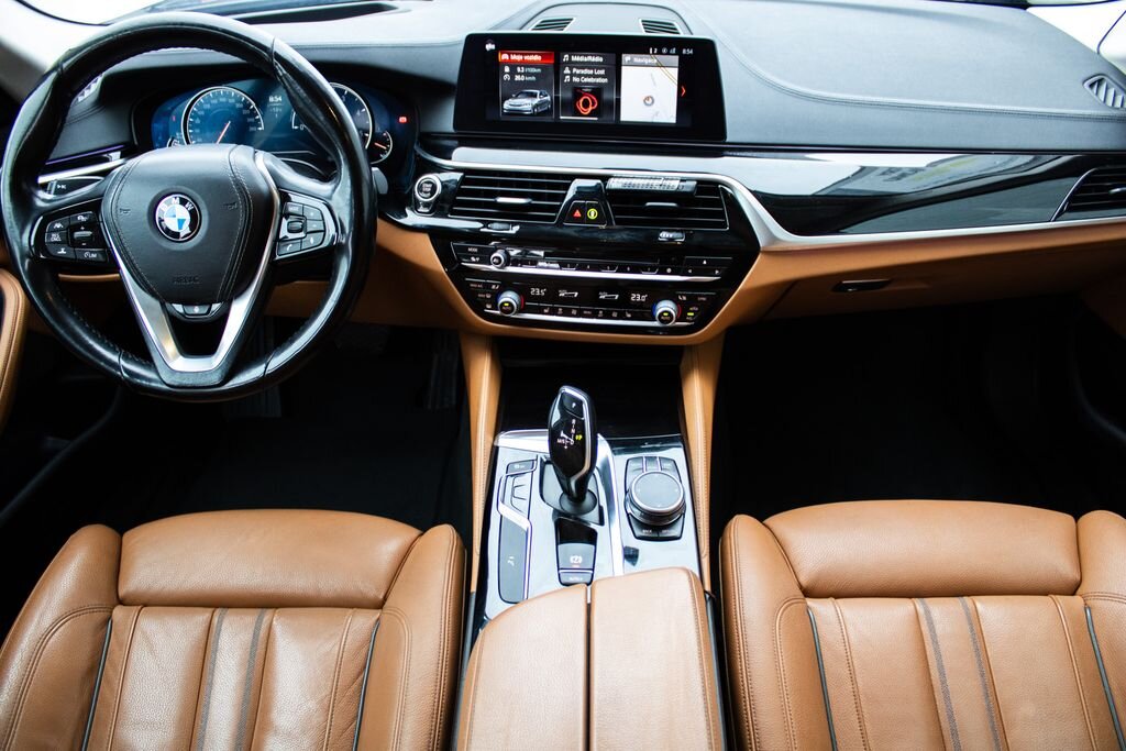 BMW Řada 5 Kombi 3,0 l 195 kw