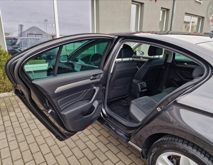 Volkswagen Passat Sedan / Limuzína 2,0 l 147 kw
