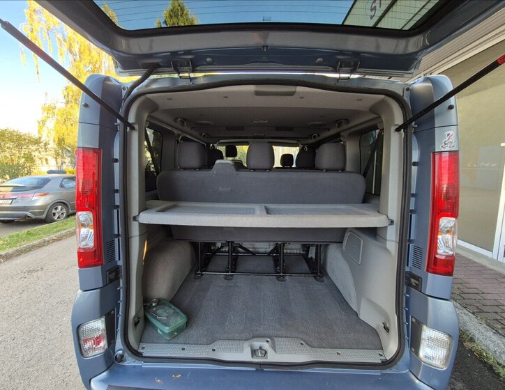 Opel Vivaro Kombi 2,5 l 107 kw