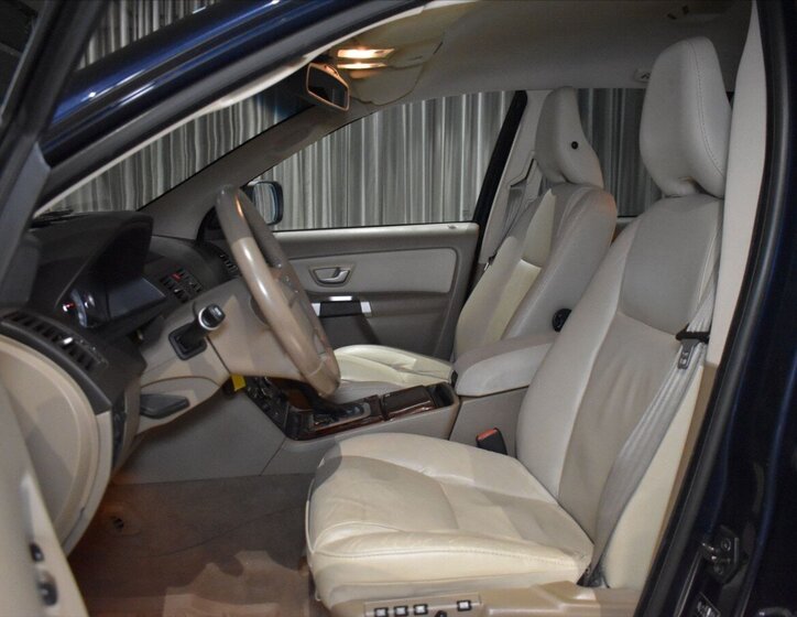 Volvo XC90 SUV / Terénní 2,4 l 147 kw