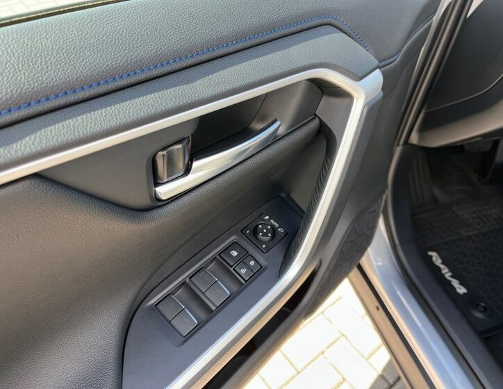 Toyota RAV4 SUV / Terénní 2,5 l 131 kw