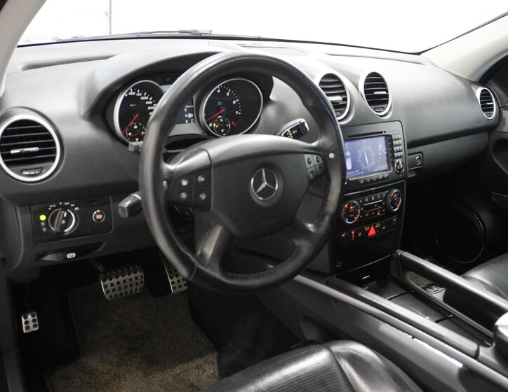 Mercedes-Benz Třídy M SUV 6,2 l 375 kw