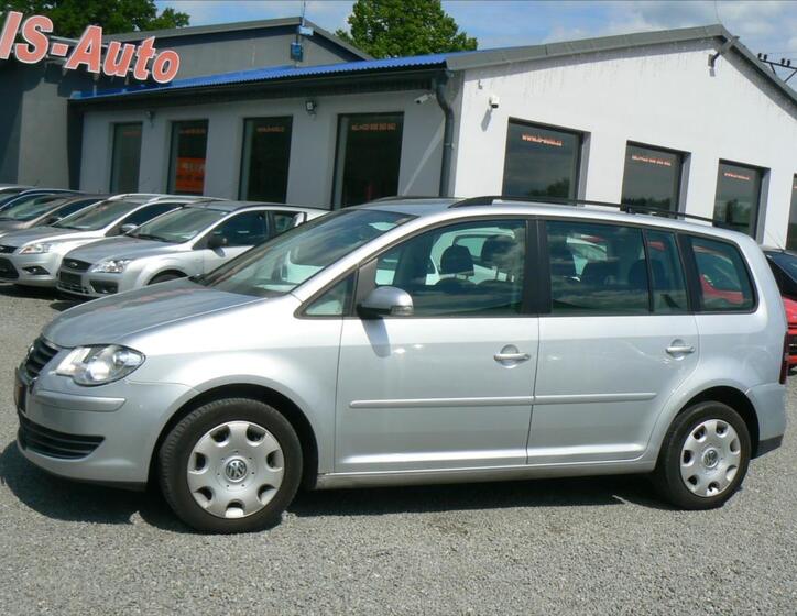 Volkswagen Touran 1