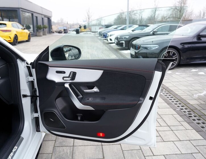 Mercedes-Benz CLA Sedan 2,0 l 340 kw