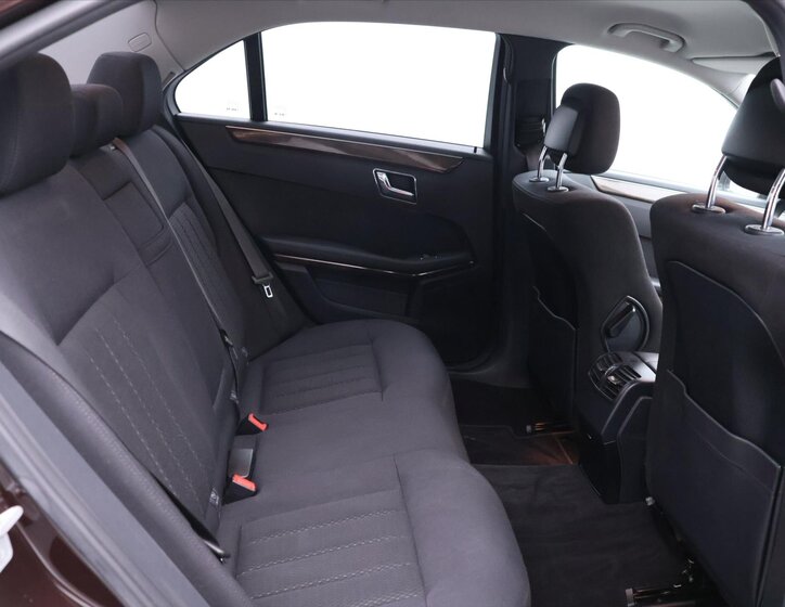 Mercedes-Benz Třídy E Sedan / Limuzína 3,5 l 215 kw