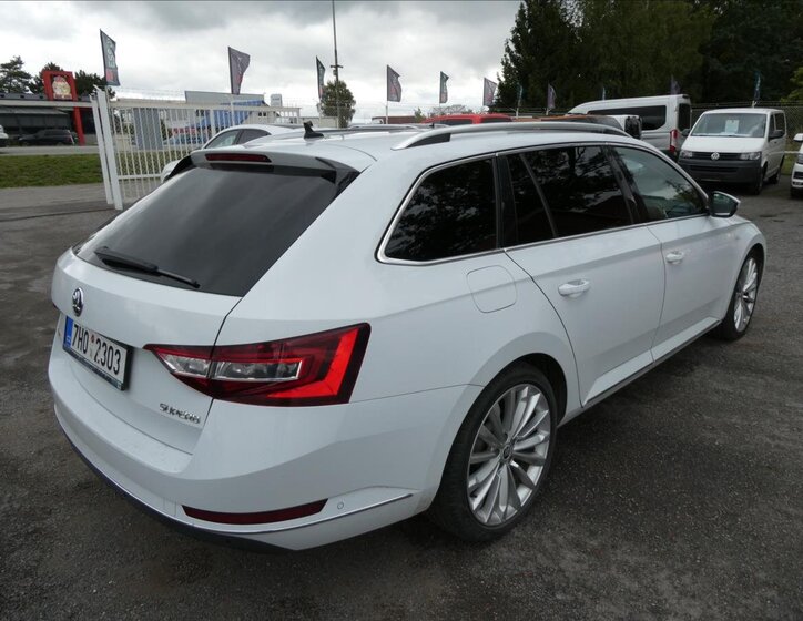 Škoda Superb 9