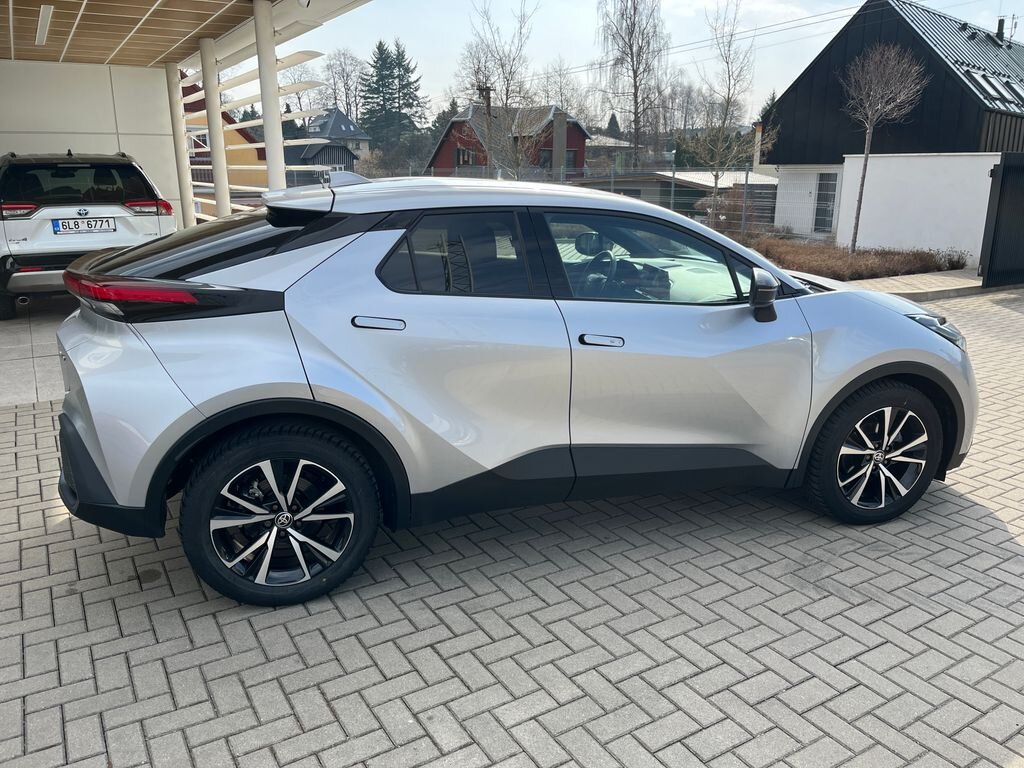 Toyota C-HR SUV / Terénní 2,0 l 112 kw