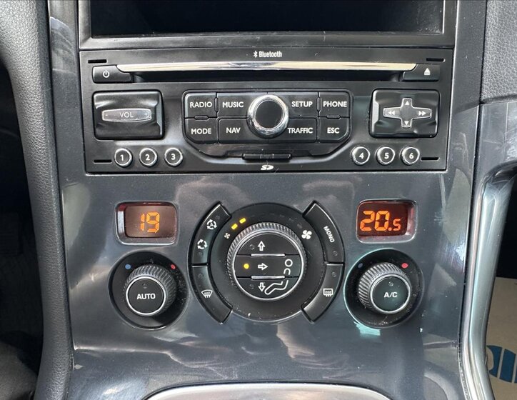 Peugeot 3008 MPV 1,6 l 115 kw