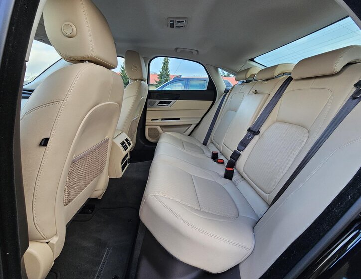 Jaguar XF Sedan 2,0 l 177 kw