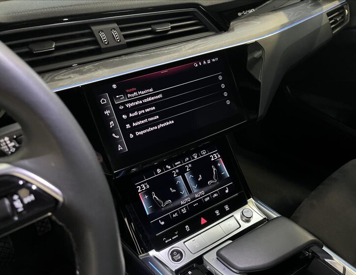 Audi Q8 e-tron SUV 0,0 300 kw