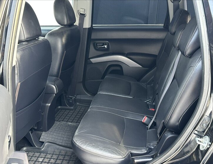 Mitsubishi Outlander 11