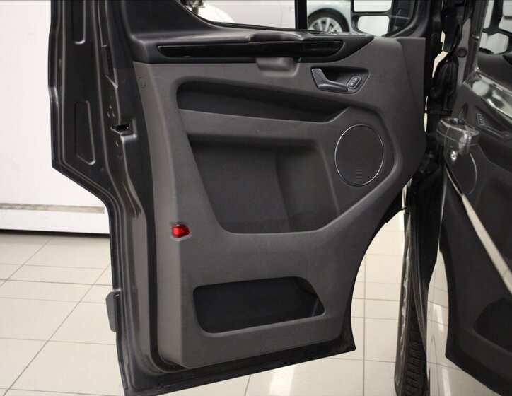 Ford Tourneo Custom MPV 2,0 l 136 kw