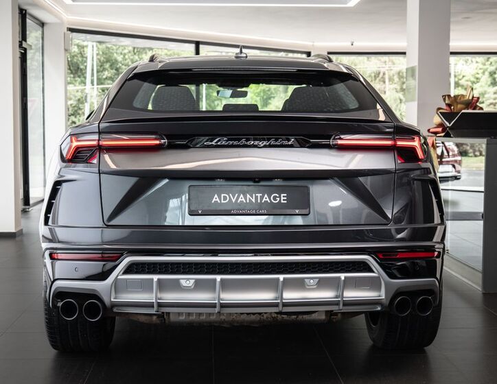Lamborghini Urus 3