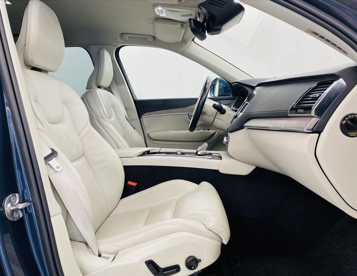 Volvo XC90 SUV / Terénní 2,0 l 173 kw