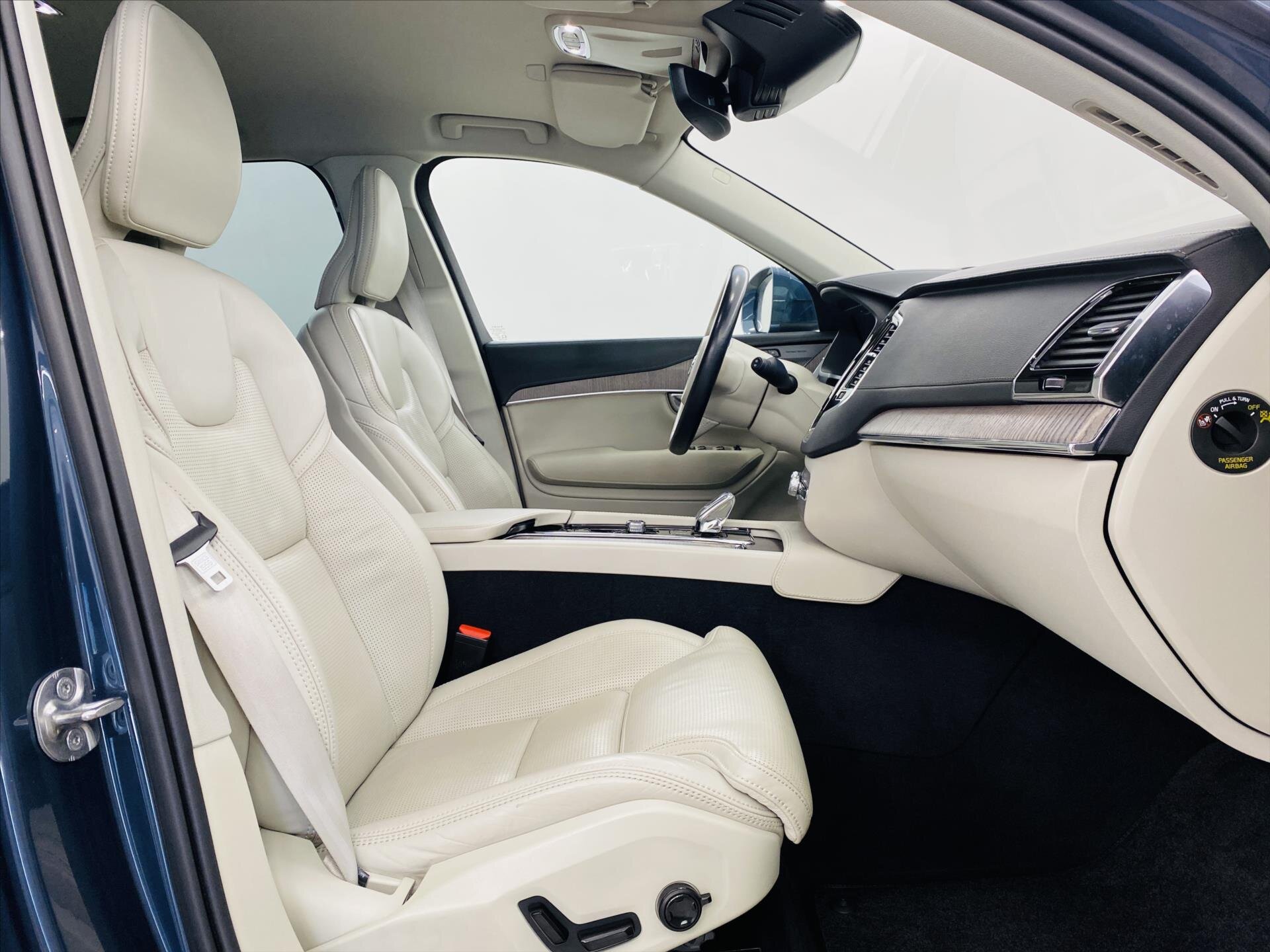 Volvo XC90 SUV / Terénní 2,0 l 173 kw