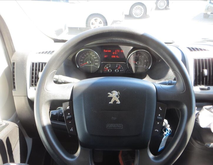 Peugeot Boxer Valník 2,2 l 121 kw