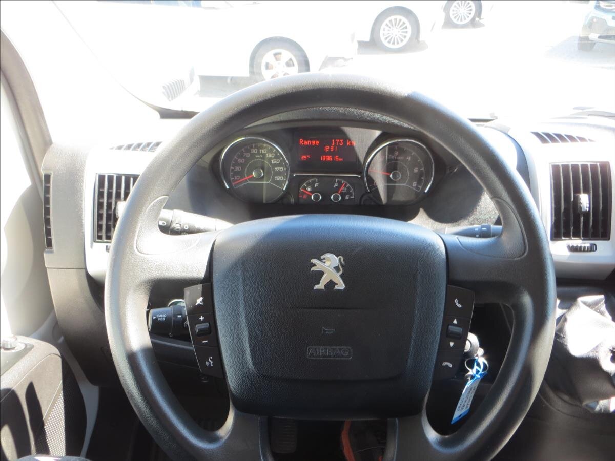 Peugeot Boxer Valník 2,2 l 121 kw