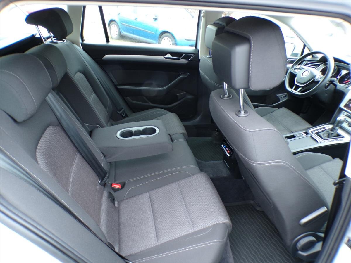 Volkswagen Passat Kombi 1,6 l 88 kw