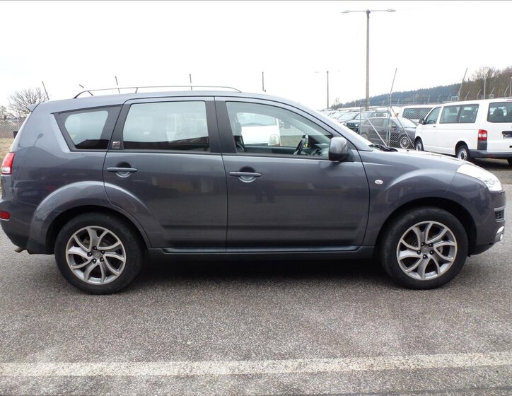 Citroën C-Crosser SUV / Terénní 2,2 l 115 kw