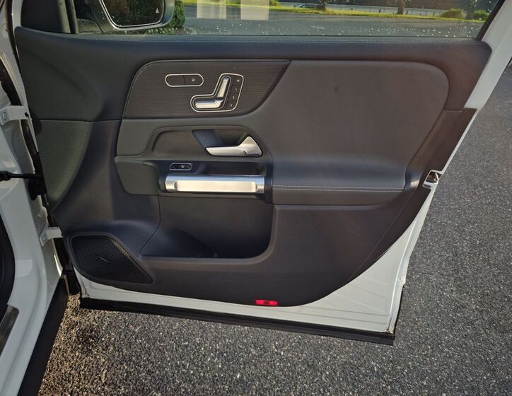 Mercedes-Benz EQB 15