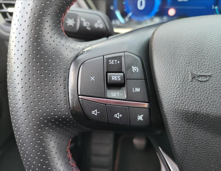 Ford Kuga SUV / Terénní 1,5 l 110 kw