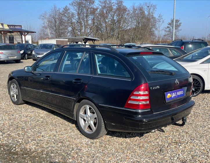 Mercedes-Benz Třídy C Kombi 2,1 l 110 kw
