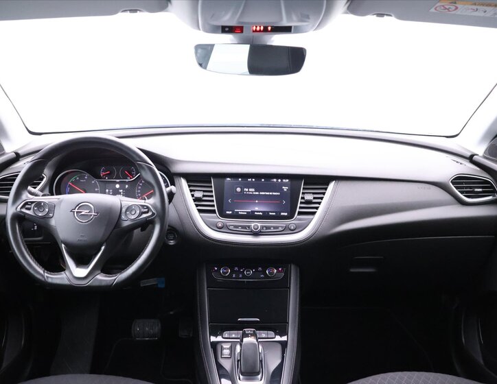 Opel Grandland X SUV / Terénní 1,6 l 147 kw