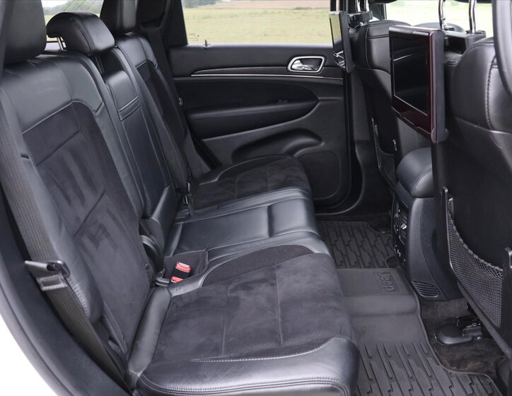 Jeep Grand Cherokee 14