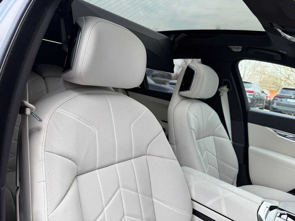 BMW Řada 7 Sedan / Limuzína 3,0 l 360 kw