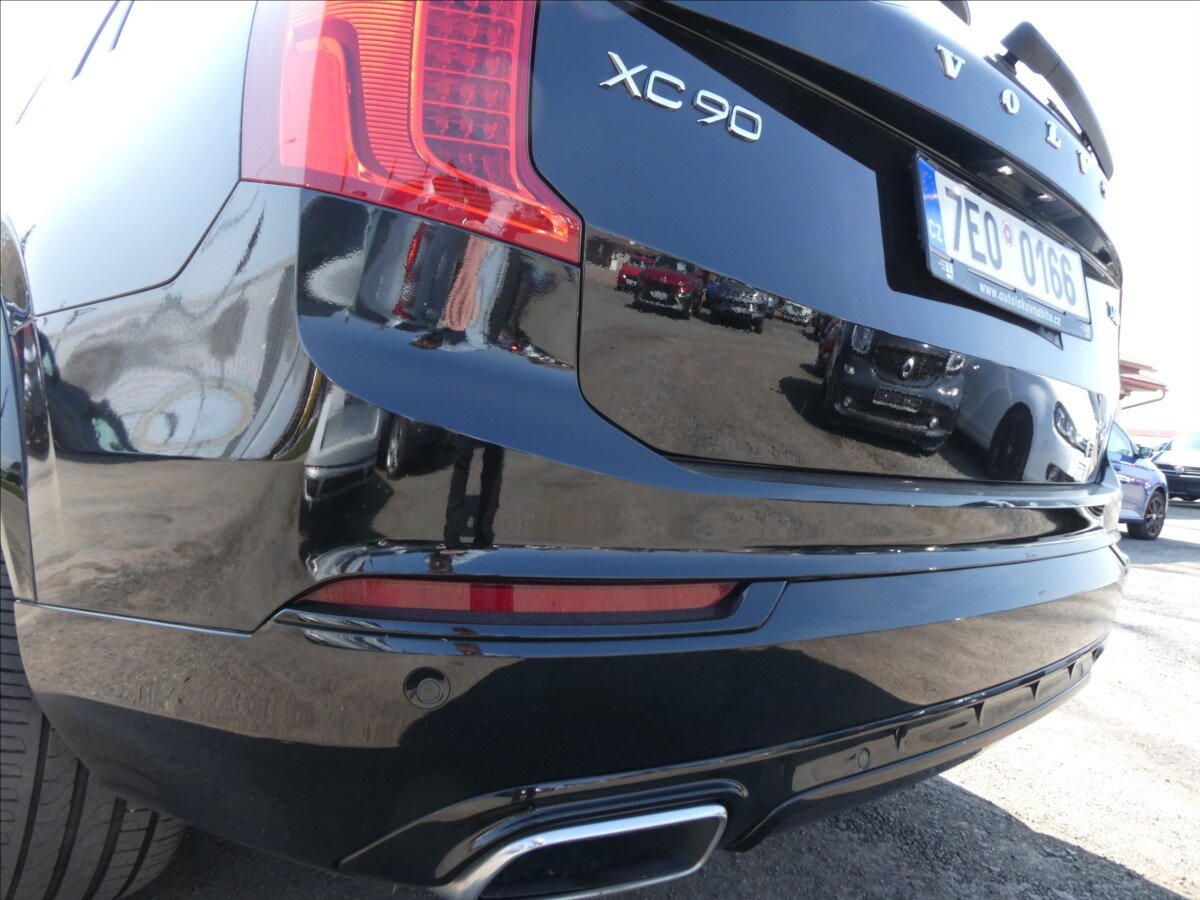 Volvo XC90 SUV / Terénní 2,0 l 228 kw