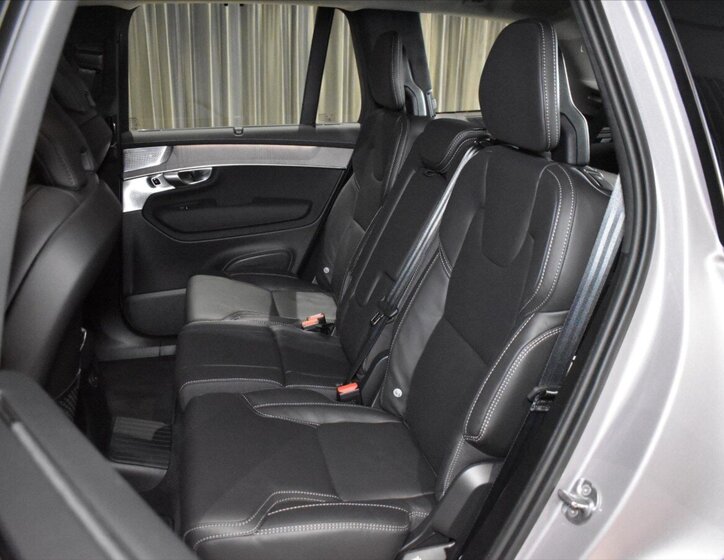 Volvo XC90 SUV / Terénní 2,0 l 228 kw