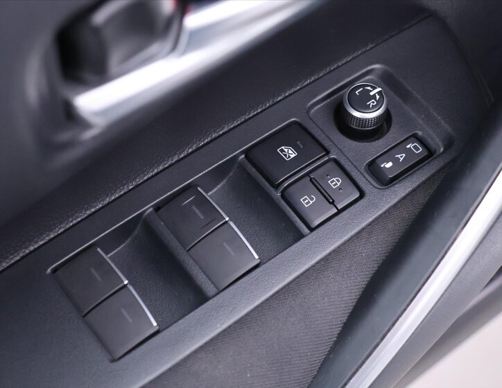 Toyota Corolla Sedan / Limuzína 1,5 l 92 kw