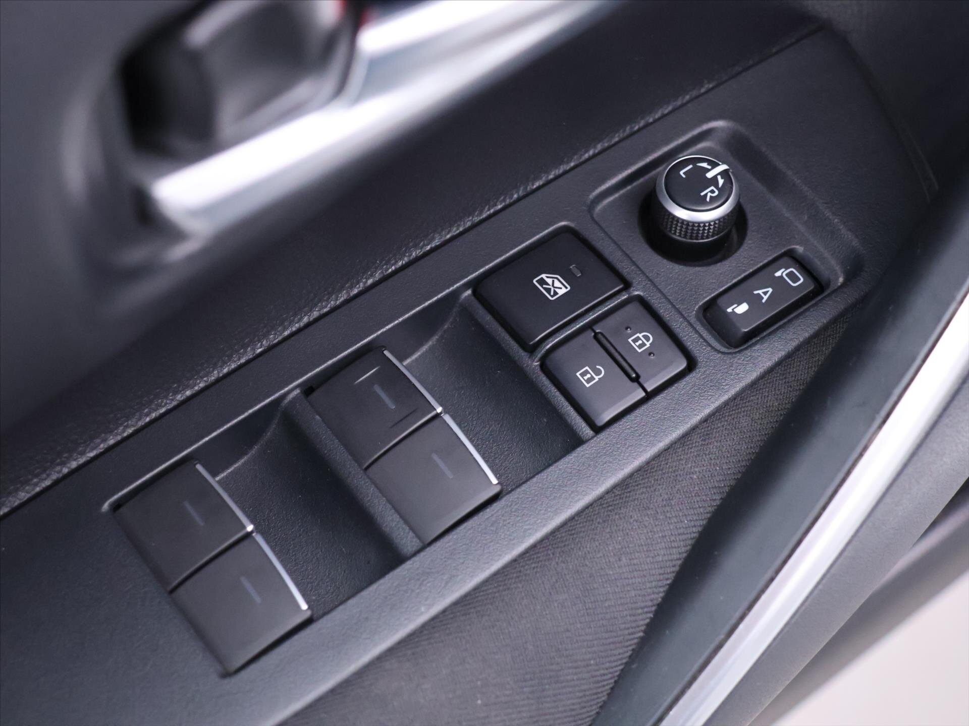 Toyota Corolla Sedan / Limuzína 1,5 l 92 kw