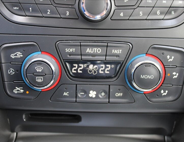 Renault Latitude Sedan / Limuzína 2,0 l 127 kw