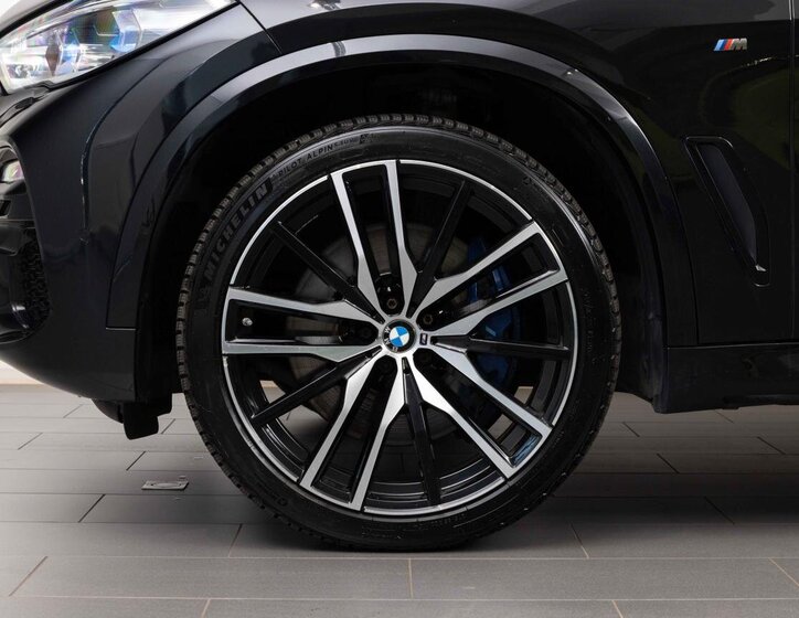 BMW X5 SUV / Terénní 4,4 l 390 kw