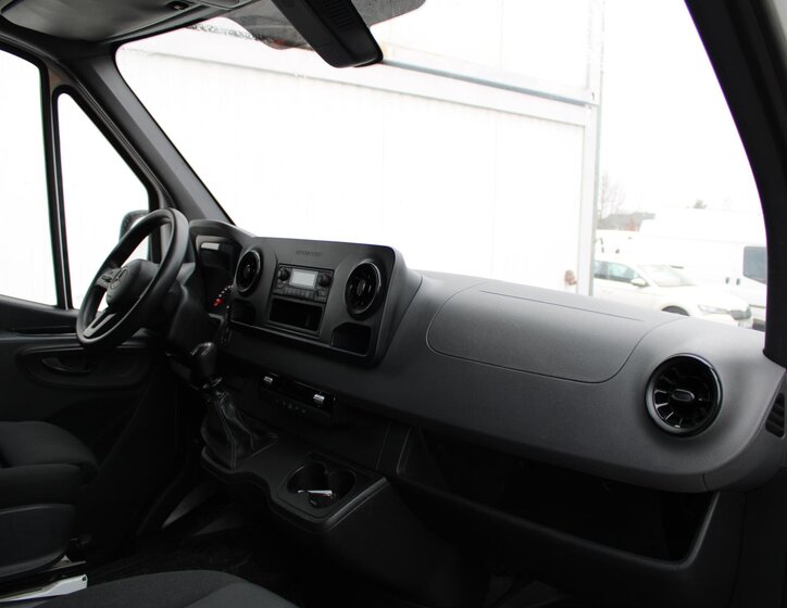 Mercedes-Benz Sprinter 10