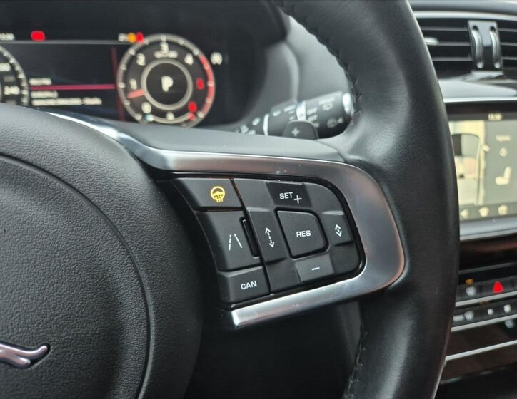 Jaguar F-Pace SUV / Terénní 3,0 l 221 kw