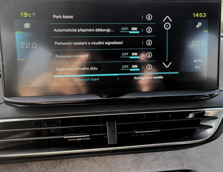 Peugeot 3008 SUV 1,6 l 133 kw